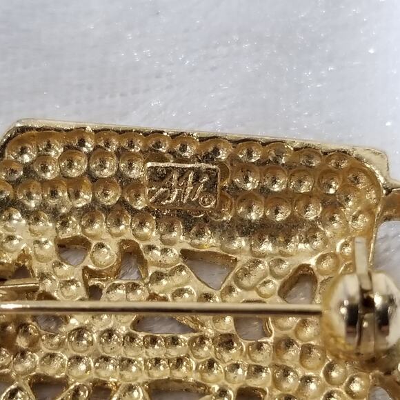 Christmas brooch gift has AAI on the back 1.1642 - Picture 8 of 9